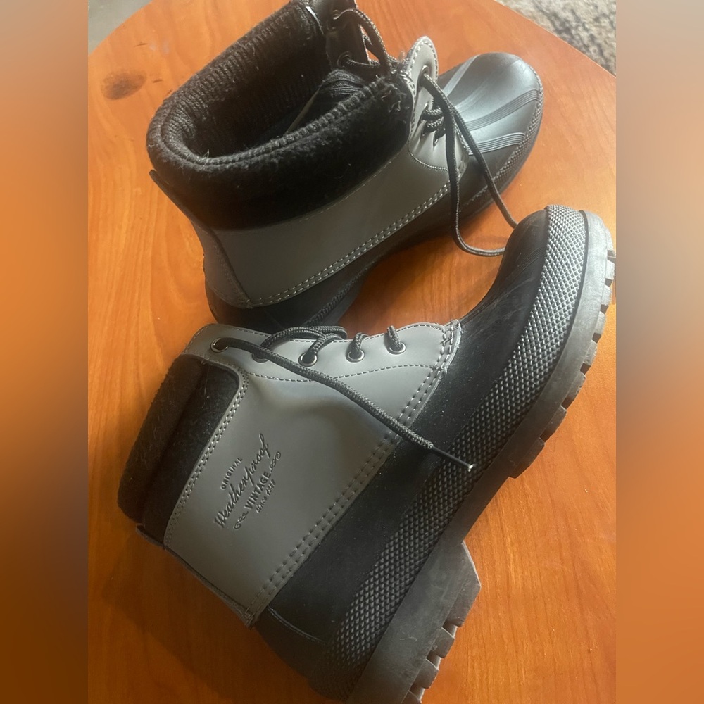 Men's Black and Gray Winter Boots